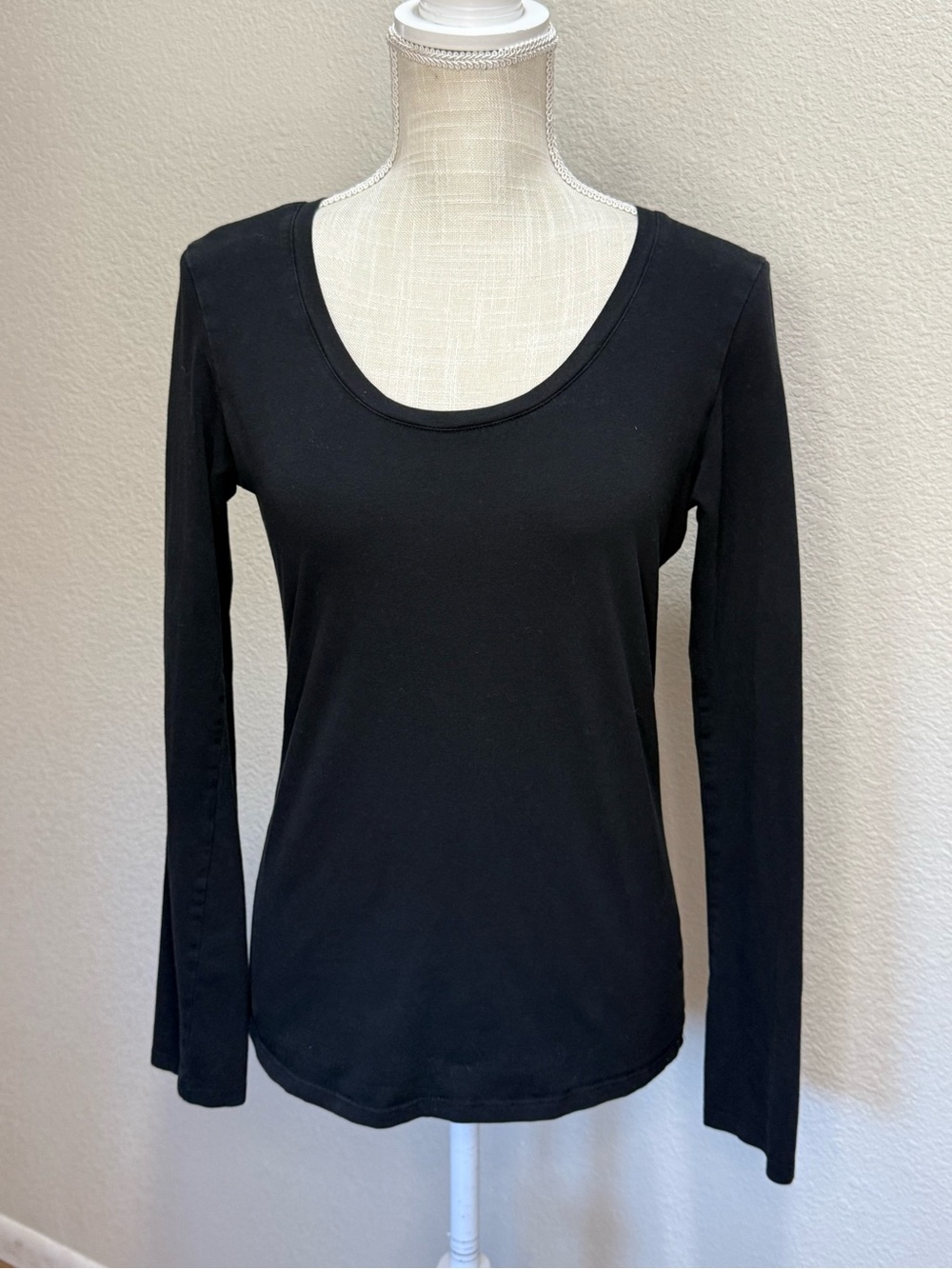 Active Basics - Classic Black Long-Sleeve Scoop Neck Top - Size Large